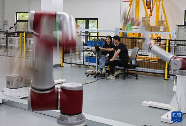 经济大省挑大梁丨上海 大力发展先进制造业 技术服务